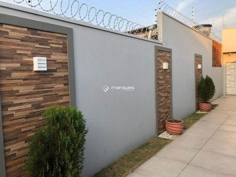 Casa com 3 quartos, 2 banheiros e 230m² à venda no bairro Centro, Pelotas