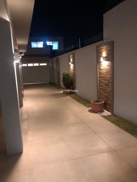 Casa com 3 quartos, 2 banheiros e 230m² à venda no bairro Centro, Pelotas
