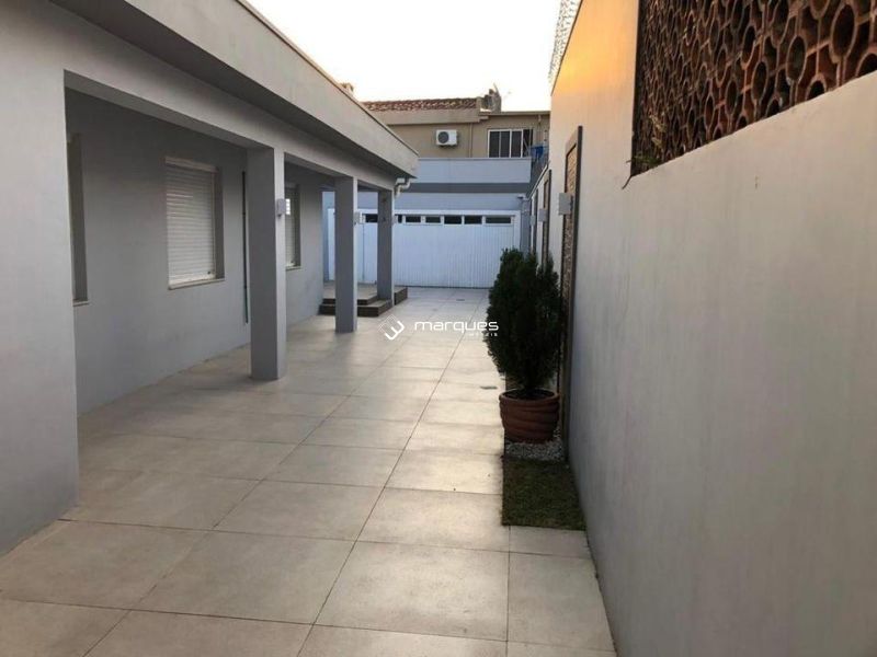 Casa com 3 quartos, 2 banheiros e 230m² à venda no bairro Centro, Pelotas