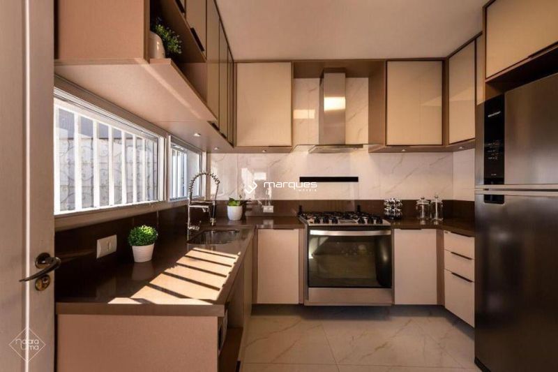 Casa com 3 quartos, 2 banheiros e 230m² à venda no bairro Centro, Pelotas