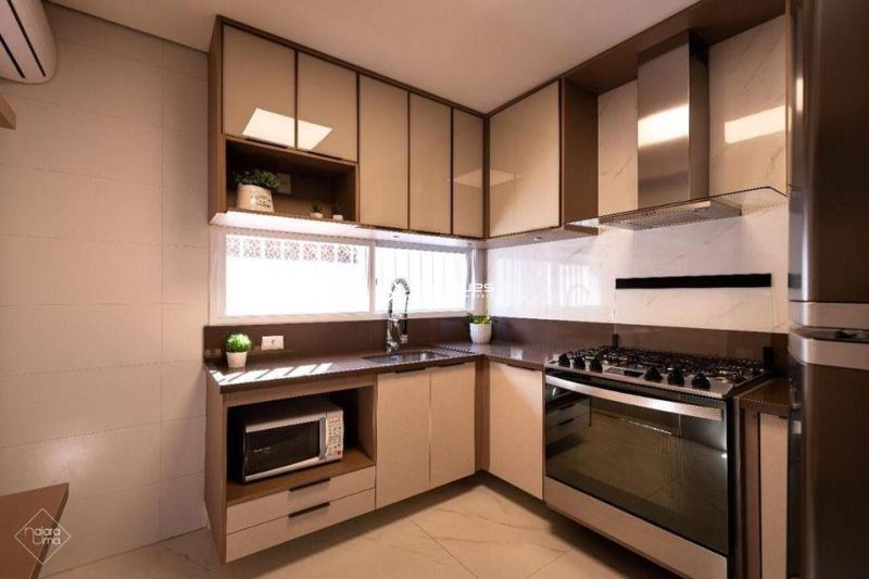 Casa com 3 quartos, 2 banheiros e 230m² à venda no bairro Centro, Pelotas