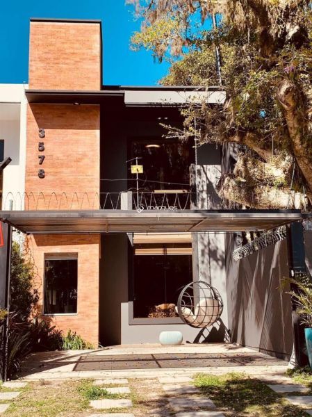 Sobrado com 3 quartos, 2 banheiros e 144m² à venda no bairro Laranjal, Pelotas