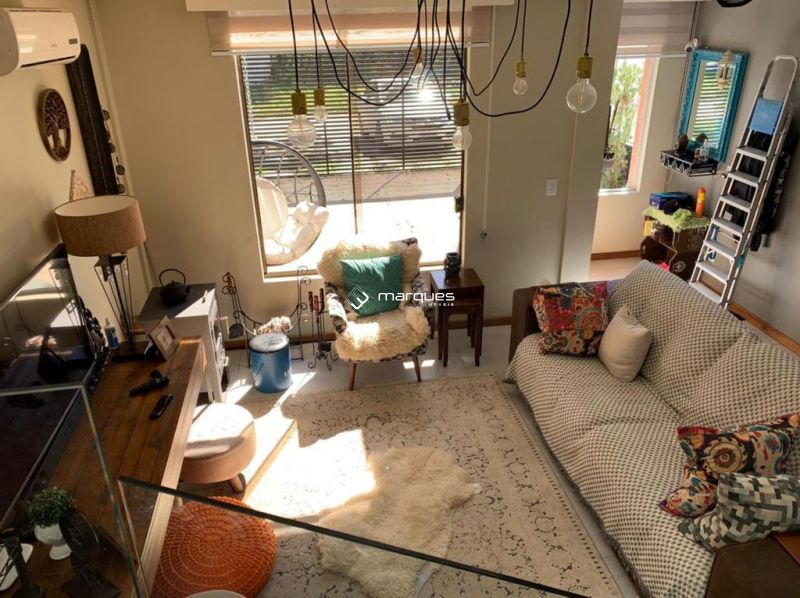 Sobrado com 3 quartos, 2 banheiros e 144m² à venda no bairro Laranjal, Pelotas