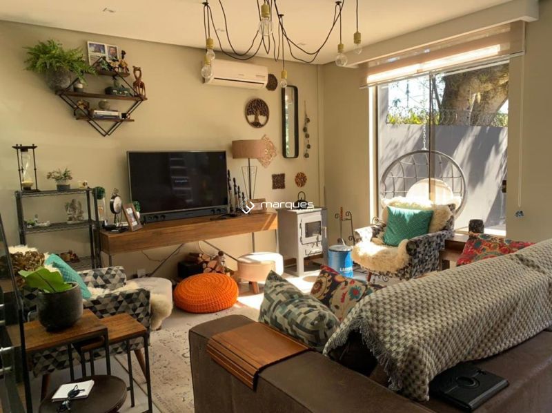 Sobrado com 3 quartos, 2 banheiros e 144m² à venda no bairro Laranjal, Pelotas