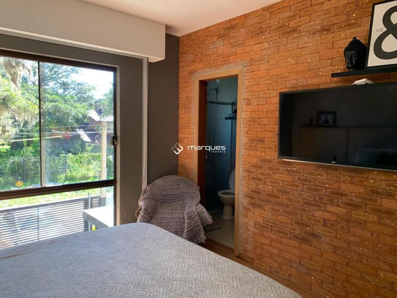 Sobrado com 3 quartos, 2 banheiros e 144m² à venda no bairro Laranjal, Pelotas