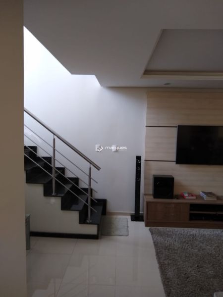 Sobrado com 3 quartos, 2 banheiros e 313m² à venda no bairro Três Vendas, Pelotas