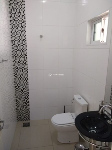 Sobrado com 3 quartos, 2 banheiros e 313m² à venda no bairro Três Vendas, Pelotas