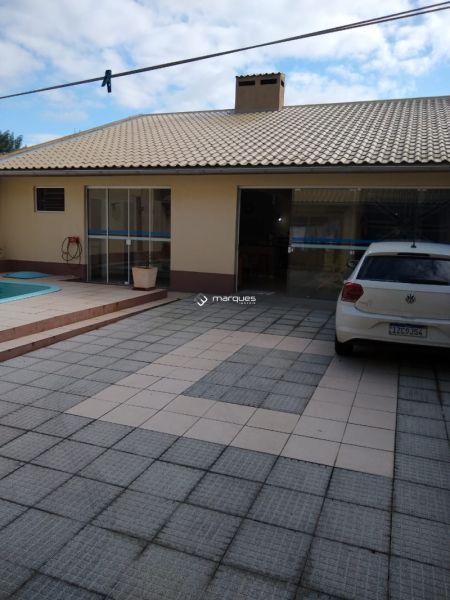 Sobrado com 3 quartos, 2 banheiros e 313m² à venda no bairro Três Vendas, Pelotas