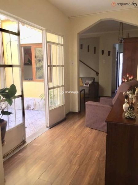 Casa com 3 quartos, 3 banheiros e 145m² à venda no bairro Centro, Pelotas