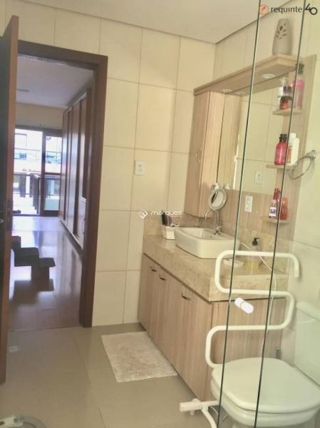 Casa com 3 quartos, 3 banheiros e 145m² à venda no bairro Centro, Pelotas