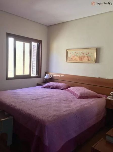 Casa com 3 quartos, 3 banheiros e 145m² à venda no bairro Centro, Pelotas