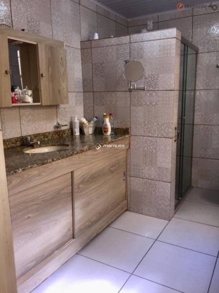 Casa com 3 quartos, 3 banheiros e 145m² à venda no bairro Centro, Pelotas