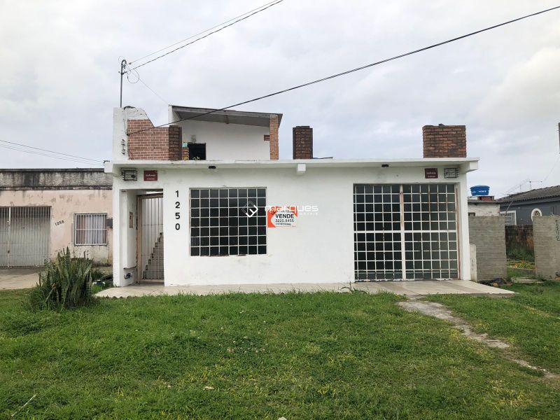 Casa com 4 quartos, 3 banheiros e 180m² à venda no bairro Três Vendas, Pelotas