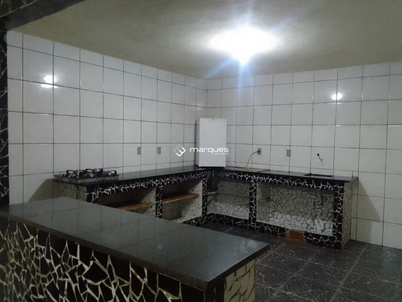 Casa com 4 quartos, 3 banheiros e 180m² à venda no bairro Três Vendas, Pelotas