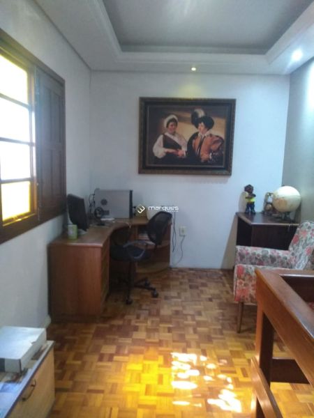 Casa com 4 quartos, 2 banheiros e 234m² à venda no bairro Umuharama, Pelotas