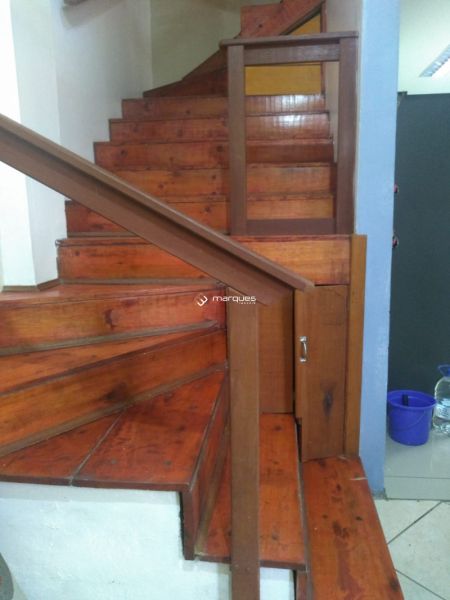 Casa com 4 quartos, 2 banheiros e 234m² à venda no bairro Umuharama, Pelotas