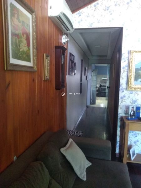 Casa com 4 quartos, 2 banheiros e 234m² à venda no bairro Umuharama, Pelotas
