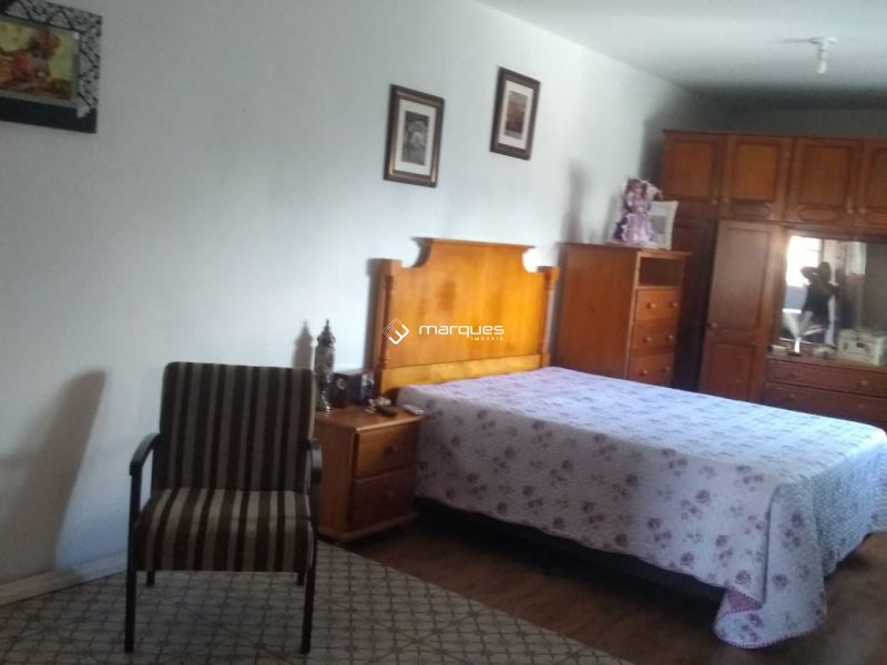Casa com 4 quartos, 2 banheiros e 234m² à venda no bairro Umuharama, Pelotas