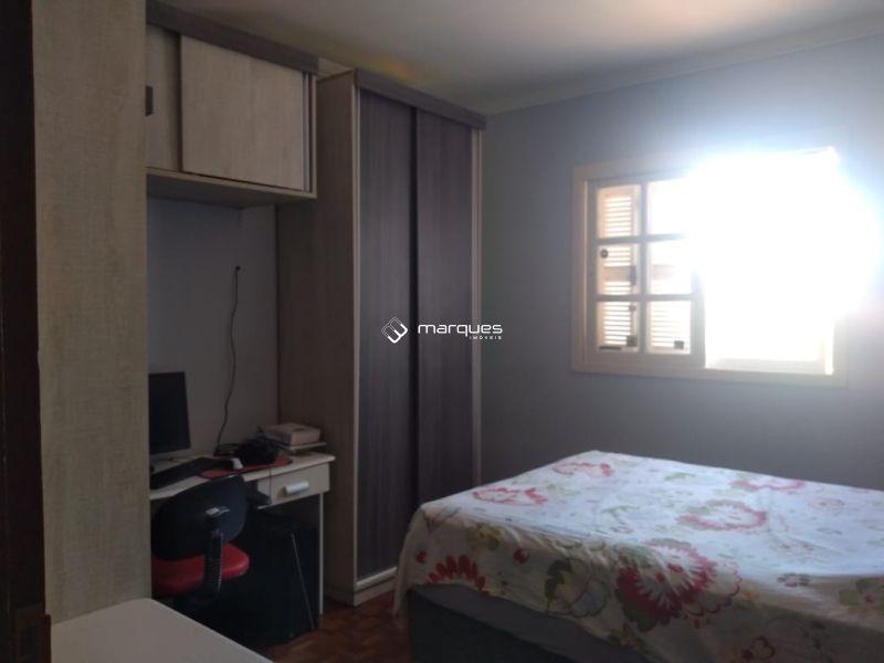 Casa com 4 quartos, 2 banheiros e 234m² à venda no bairro Umuharama, Pelotas