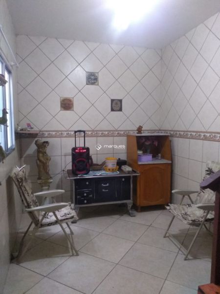 Casa com 4 quartos, 2 banheiros e 234m² à venda no bairro Umuharama, Pelotas