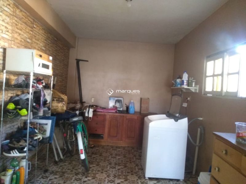 Casa com 4 quartos, 2 banheiros e 234m² à venda no bairro Umuharama, Pelotas