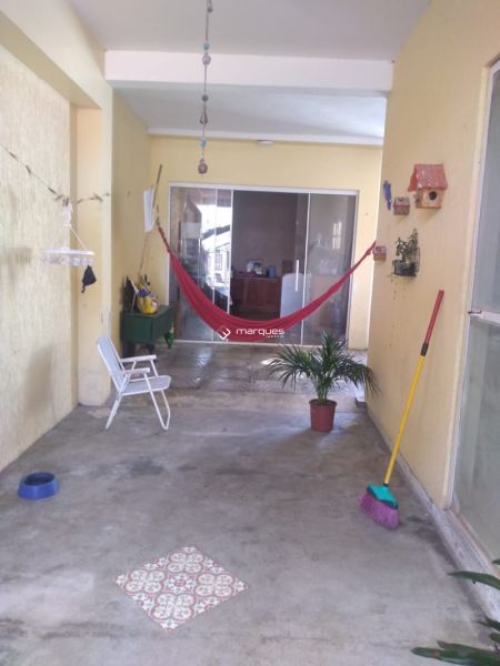 Casa com 4 quartos, 2 banheiros e 234m² à venda no bairro Umuharama, Pelotas
