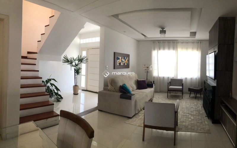 Casa com 3 quartos, 2 banheiros e 287m² à venda no bairro Areal, Pelotas