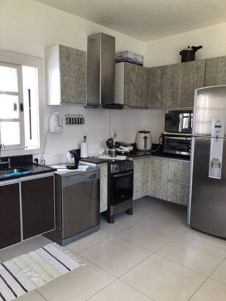 Casa com 3 quartos, 2 banheiros e 287m² à venda no bairro Areal, Pelotas