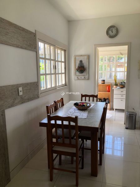 Casa com 3 quartos, 2 banheiros e 287m² à venda no bairro Areal, Pelotas
