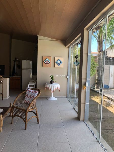Casa com 3 quartos, 2 banheiros e 287m² à venda no bairro Areal, Pelotas