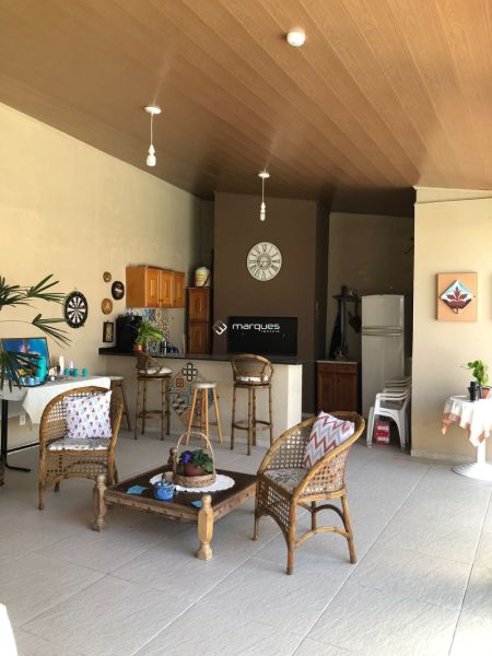 Casa com 3 quartos, 2 banheiros e 287m² à venda no bairro Areal, Pelotas