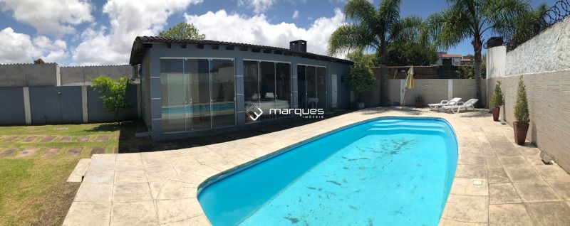 Casa com 3 quartos, 2 banheiros e 287m² à venda no bairro Areal, Pelotas