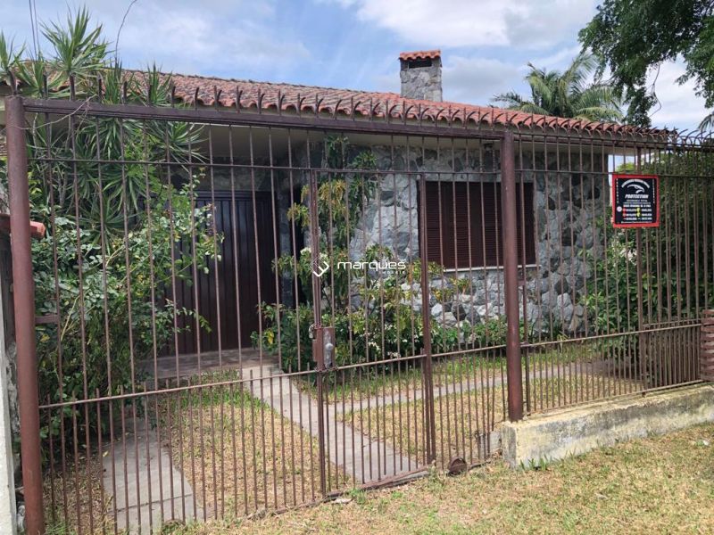 Casa com 2 quartos, 2 banheiros e 190m² à venda no bairro Laranjal, Pelotas