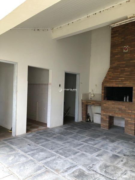 Casa com 2 quartos, 2 banheiros e 190m² à venda no bairro Laranjal, Pelotas