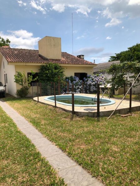 Casa com 2 quartos, 2 banheiros e 190m² à venda no bairro Laranjal, Pelotas