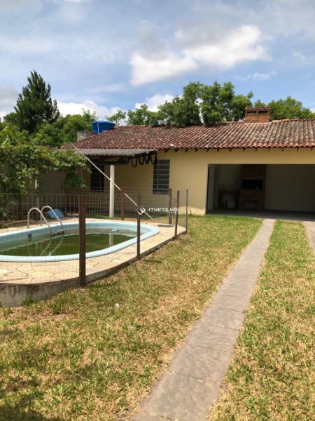 Casa com 2 quartos, 2 banheiros e 190m² à venda no bairro Laranjal, Pelotas