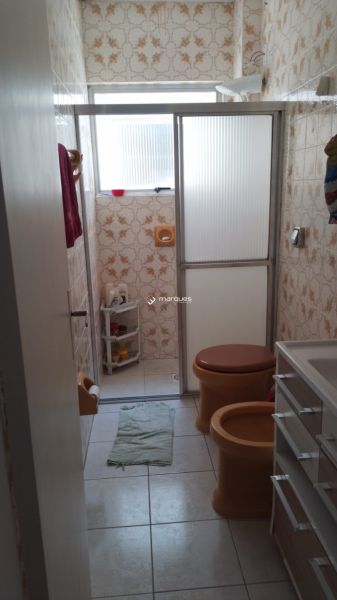 Apartamento com 2 quartos, 2 banheiros e 59m² à venda no bairro Porto, Pelotas