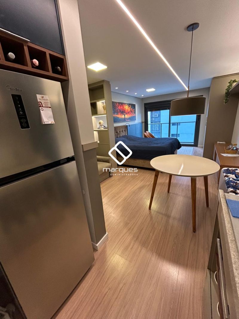 Flat com 1 quarto, 1 banheiro e 35m² para alugar no bairro Centro, Pelotas