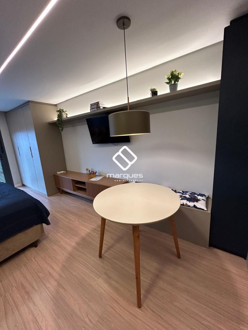 Flat com 1 quarto, 1 banheiro e 35m² para alugar no bairro Centro, Pelotas