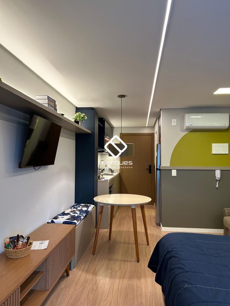 Flat com 1 quarto, 1 banheiro e 35m² para alugar no bairro Centro, Pelotas