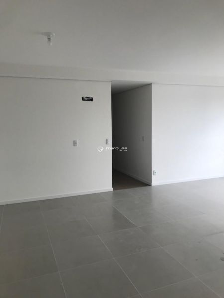 Apartamento com 3 quartos, 1 banheiro e 100m² à venda no bairro Centro, Pelotas