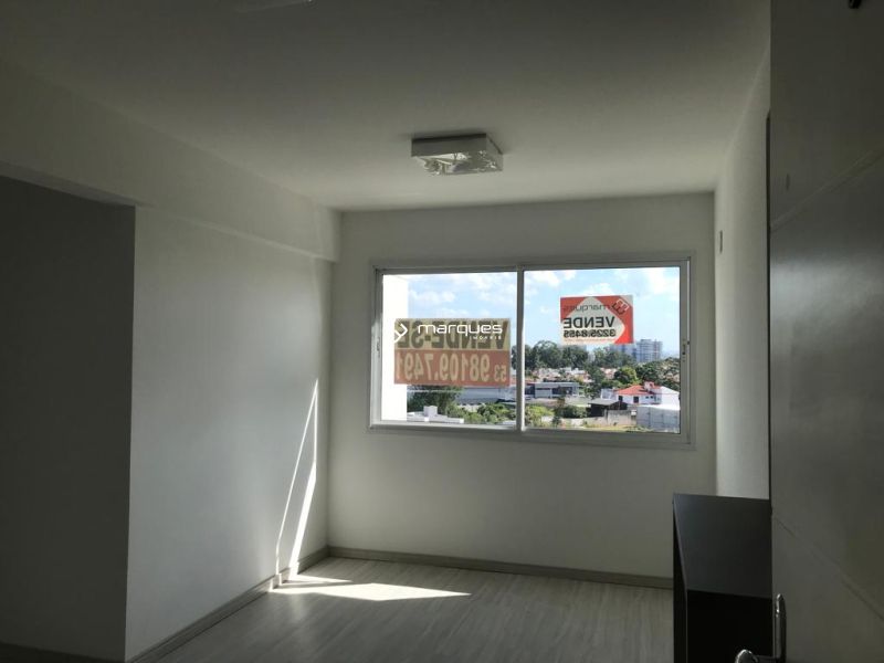 Apartamento com 2 quartos e 1 banheiro à venda no bairro Três Vendas, Pelotas
