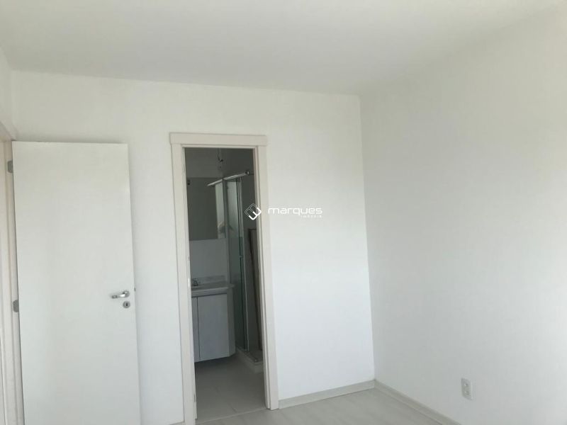 Apartamento com 2 quartos e 1 banheiro à venda no bairro Três Vendas, Pelotas