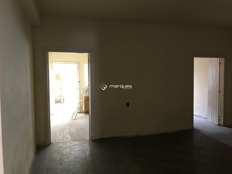 Sobrado com 7 quartos, 2 banheiros e 341m² à venda no bairro Centro, Pelotas