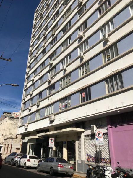 Apartamento com 3 quartos, 2 banheiros e 143m² à venda no bairro Centro, Pelotas
