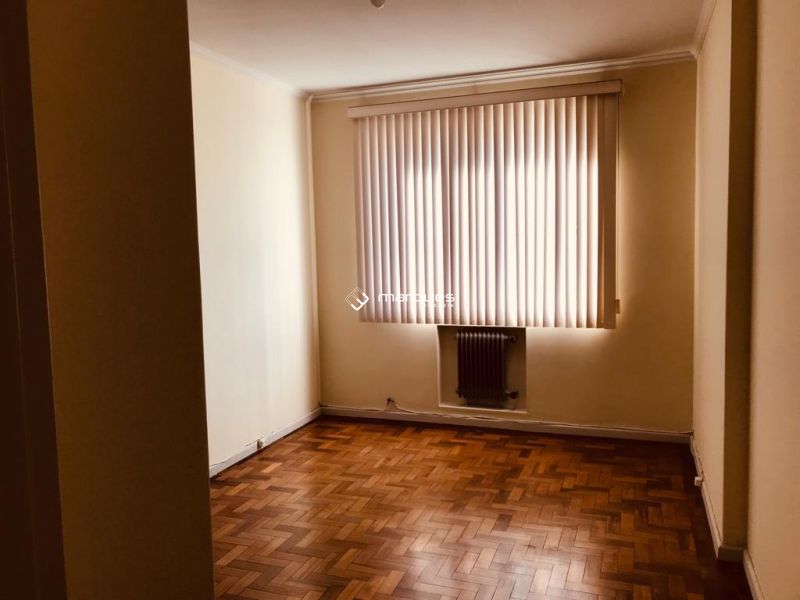 Apartamento com 3 quartos, 2 banheiros e 143m² à venda no bairro Centro, Pelotas