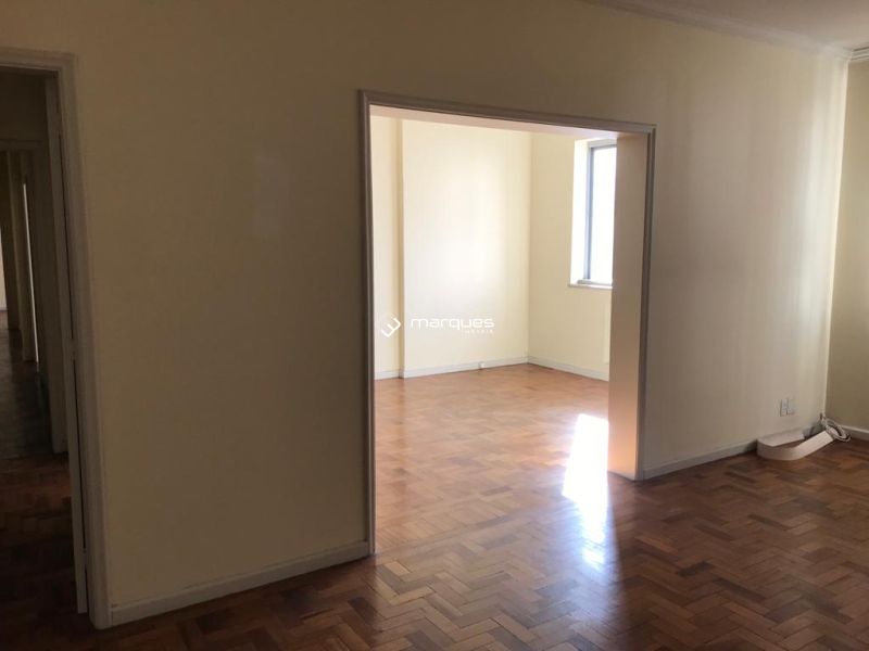 Apartamento com 3 quartos, 2 banheiros e 143m² à venda no bairro Centro, Pelotas