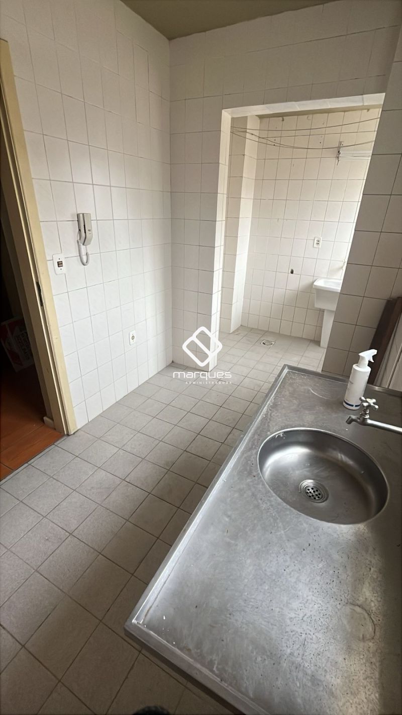 Apartamento com 1 quarto, 1 banheiro e 74m² para alugar no bairro Centro, Pelotas