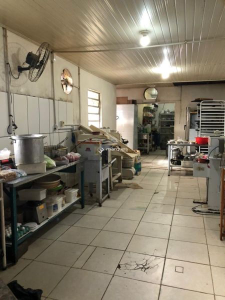 Casa Comercial com 6 quartos, 2 banheiros e 170m² à venda no bairro Laranjal, Pelotas