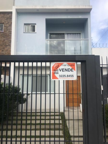 Sobrado com 3 quartos, 3 banheiros e 113m² à venda no bairro Laranjal, Pelotas